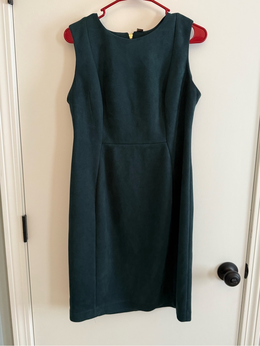 Sleeveless Sheath Dress in Deep Green Classic Work-to-Event Style